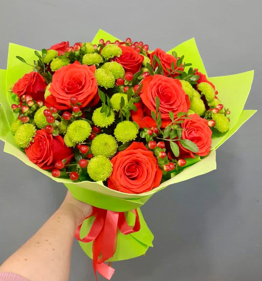 Букет цветов из: Хризантемы и Розы в Поселок дома отдыха Озера