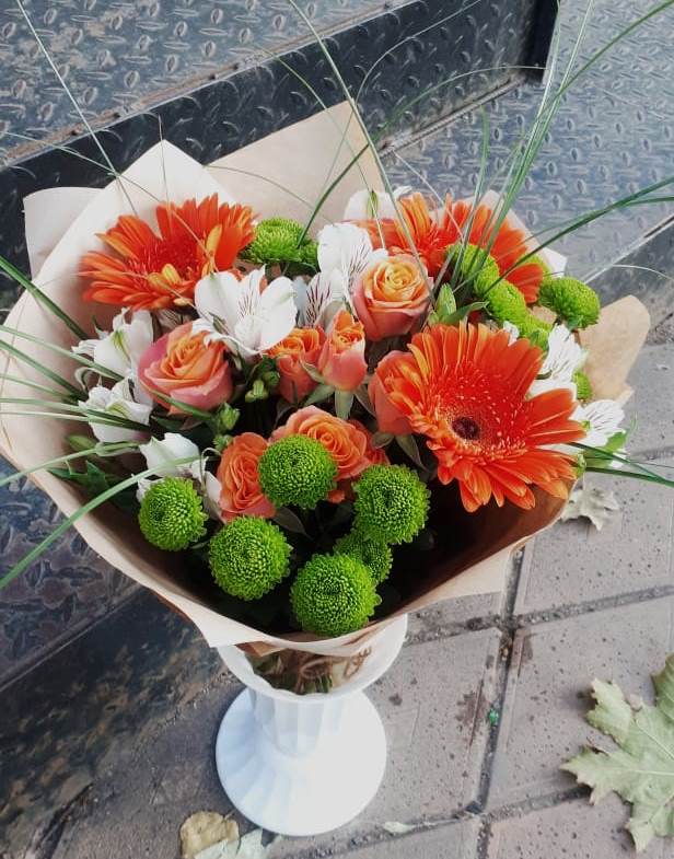 Букет цветов из: Герберы, Хризантемы, Альстромерии и Розы в Поселок дома отдыха Озера