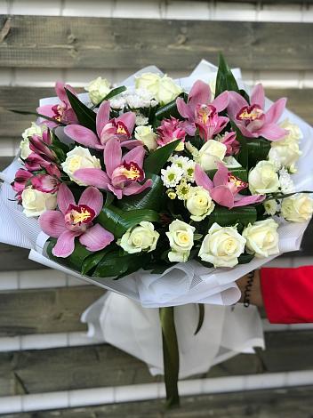Букет цветов из: Розы и Хризантемы в Поселок дома отдыха Озера
