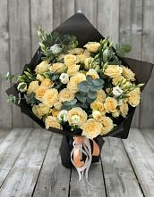 Букет цветов из:  Розы и Лизиантусы в Поселок дома отдыха Озера