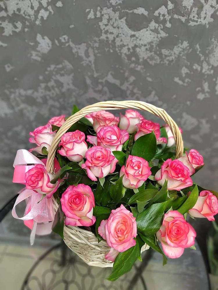 Цветочная композиция из Розы в корзине в Поселок дома отдыха Озера