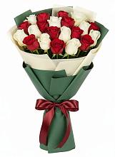 Букет Микс из красных и белых роз в Поселок дома отдыха Озера