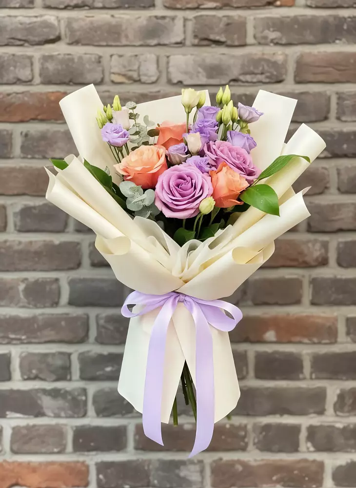 Букет цветов из: Лизиантусы и Розы в Поселок дома отдыха Озера