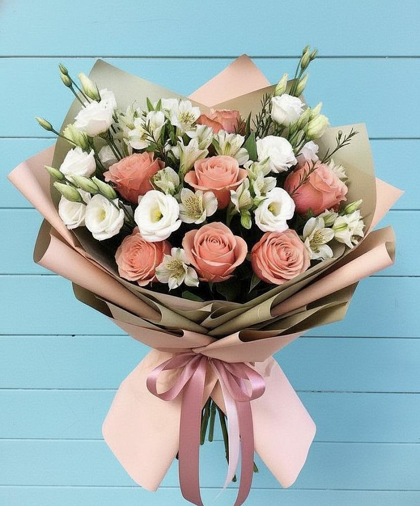 Букет цветов из: Розы, Альстромерии и Лизиантусы в Поселок дома отдыха Озера