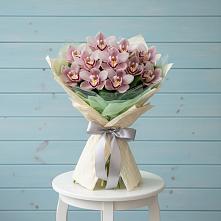 Букет цветов из:  Орхидеи и Розы #REPLACE_PRED# Поселок дома отдыха Озера