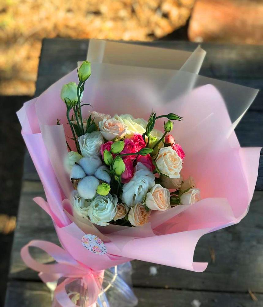 Букет цветов из: Розы и Лизиантусы в Поселок дома отдыха Озера