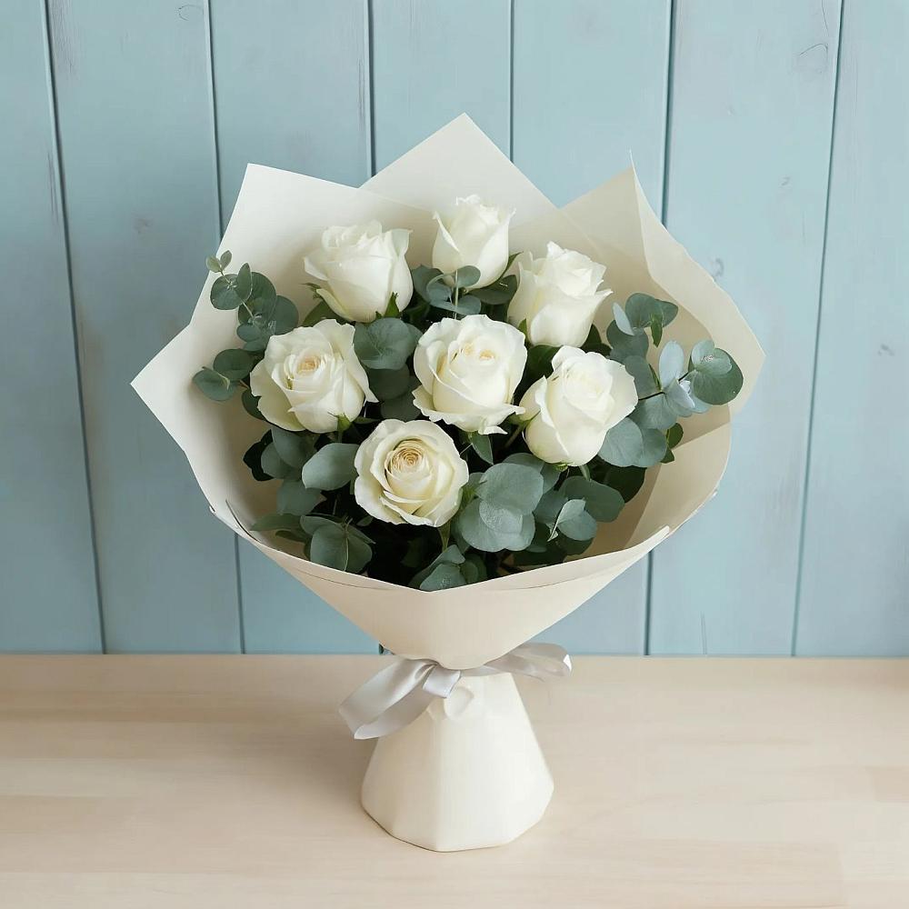 Букет Белые розы в Эвкалипте в Поселок дома отдыха Озера