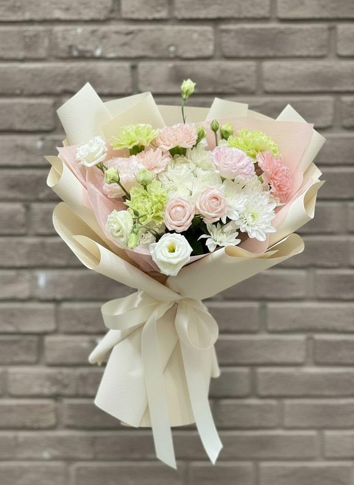 Букет цветов из: Гвоздики, Розы, Лизиантусы и Хризантемы в Поселок дома отдыха Озера