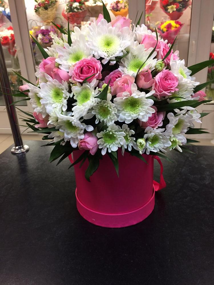 Цветочная композиция из Розы и Хризантемы в шляпной коробке в Поселок дома отдыха Озера