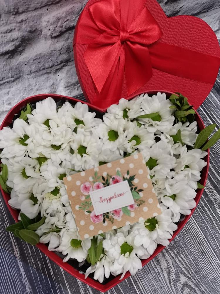 Цветочная композиция из Хризантемы в виде сердца в Поселок дома отдыха Озера