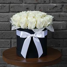 Цветочная композиция из Розы в шляпной коробке в Поселок дома отдыха Озера